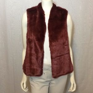 Pure hype, faux fur vest.